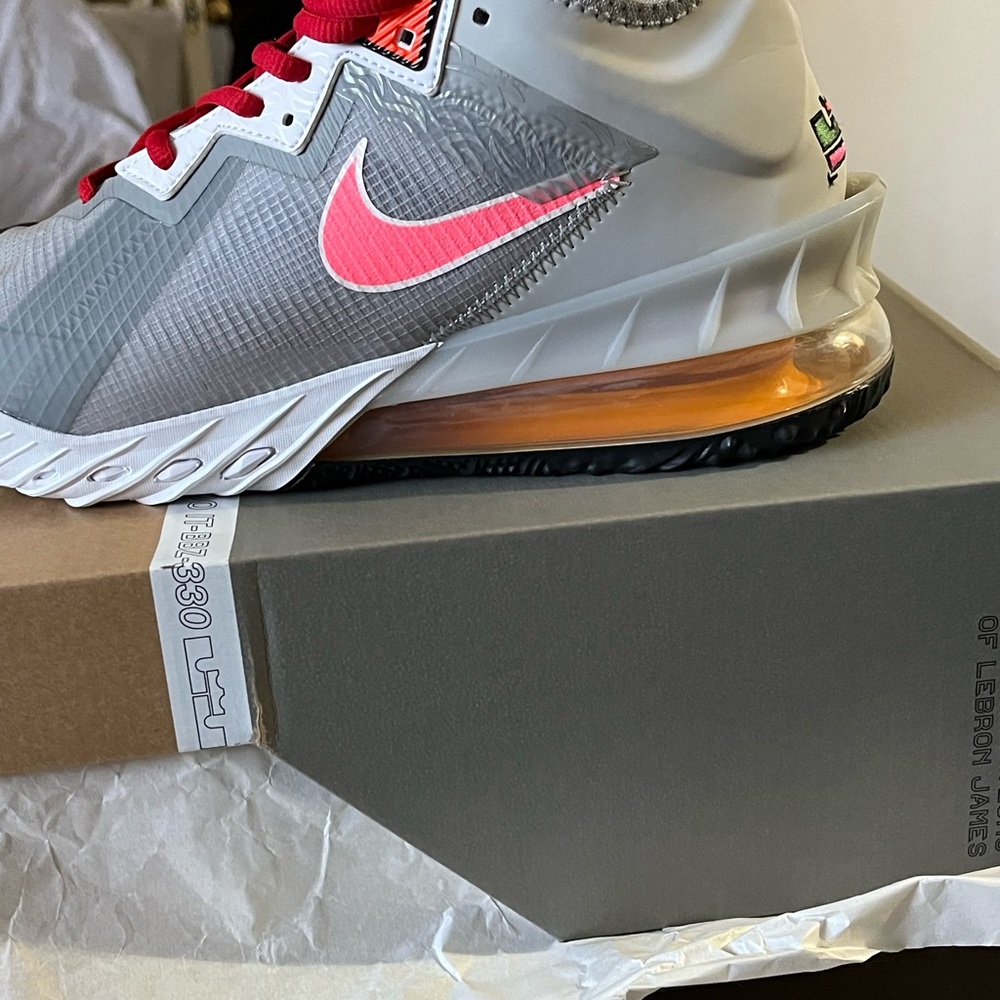 Brand New men’s 8.5 LABRON JAMES TOON SQUAD..
Light smoke grey multi color - Picture 7 of 11